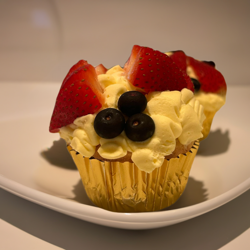 6 Fruity Vanilla Cupcakes
